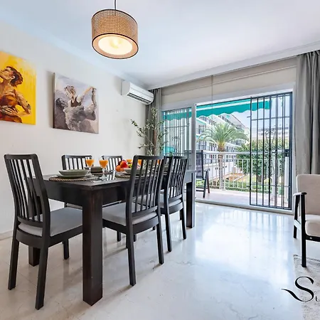 Apartment Perfect Location 3 Bedrooms 2 Bath, Parking, Pool