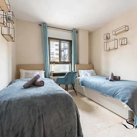 Apartment Perfect Location 3 Bedrooms 2 Bath, Parking, Pool *