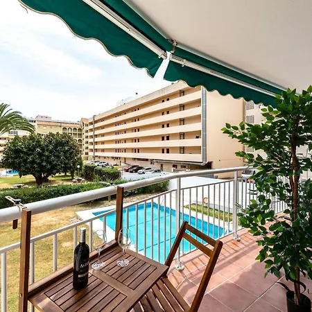Perfect Location 3 Bedrooms 2 Bath, Parking, Pool Apartment Fuengirola