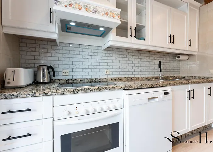 Perfect Location 3 Bedrooms 2 Bath, Parking, Pool Daire