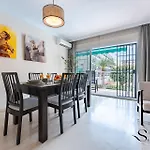 Lägenhet Perfect Location 3 Bedrooms 2 Bath, Parking, Pool