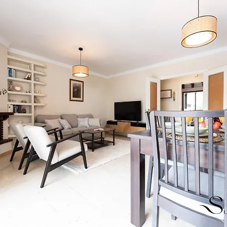 Perfect Location 3 Bedrooms 2 Bath, Parking, Pool * فوينخيرولا