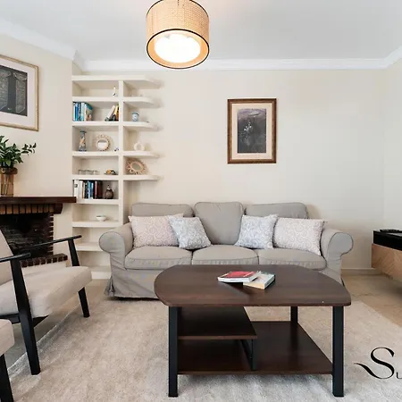 Perfect Location 3 Bedrooms 2 Bath, Parking, Pool فوينخيرولا