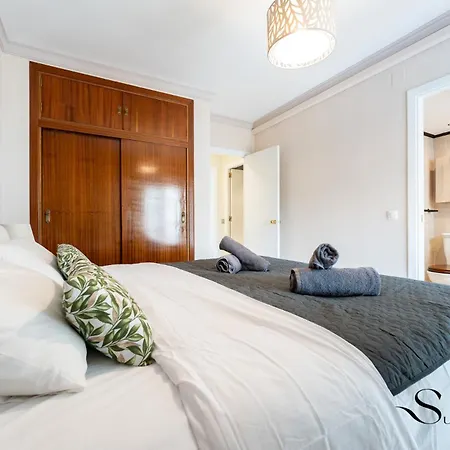 Perfect Location 3 Bedrooms 2 Bath, Parking, Pool شقة *