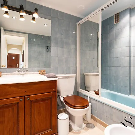 Perfect Location 3 Bedrooms 2 Bath, Parking, Pool