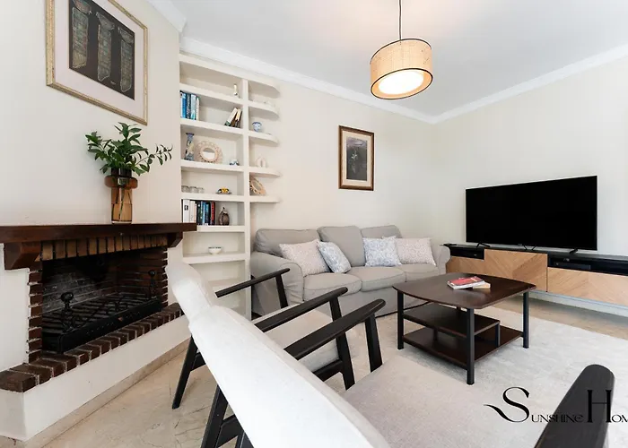 Apartment Perfect Location 3 Bedrooms 2 Bath, Parking, Pool *