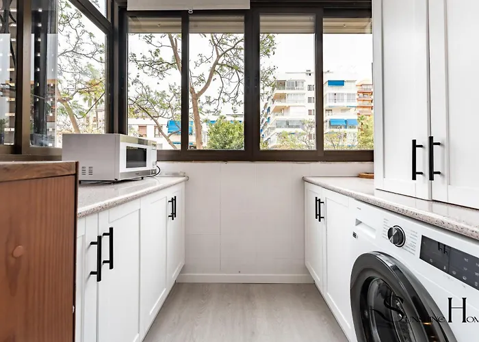 Perfect Location 3 Bedrooms 2 Bath, Parking, Pool Apartment Fuengirola