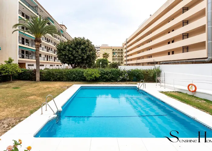 Apartment Perfect Location 3 Bedrooms 2 Bath, Parking, Pool *