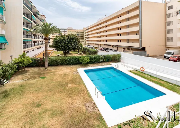 Apartment Perfect Location 3 Bedrooms 2 Bath, Parking, Pool *