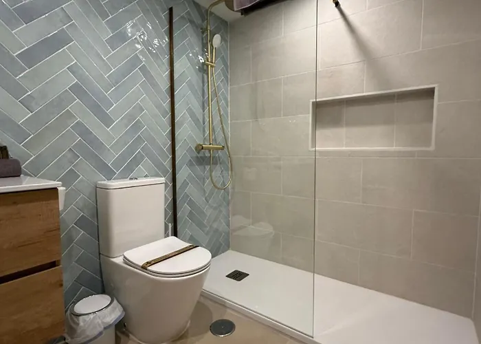 Perfect Location 3 Bedrooms 2 Bath, Parking, Pool