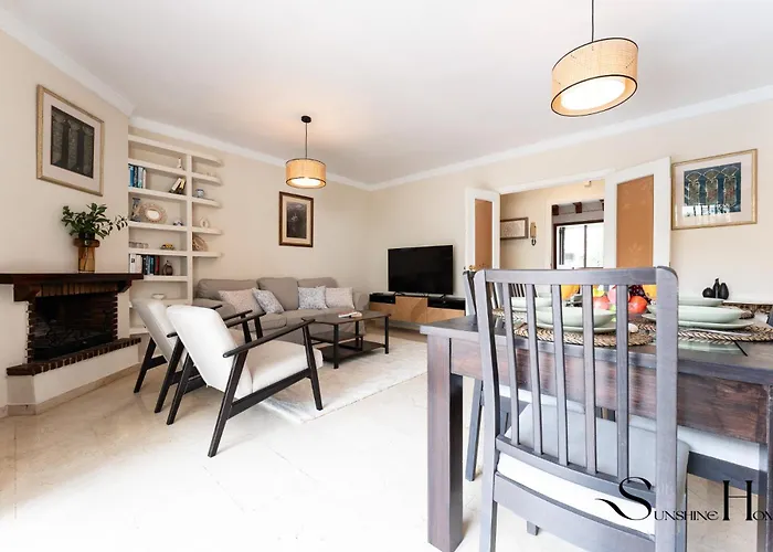 Perfect Location 3 Bedrooms 2 Bath, Parking, Pool * フエンヒロラ