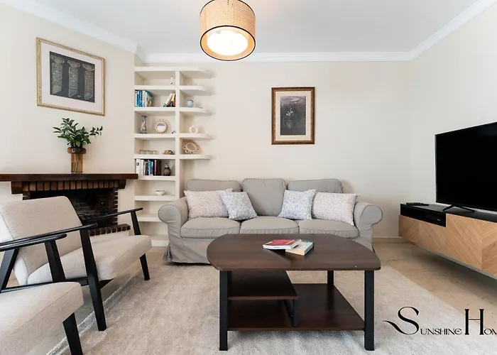 Perfect Location 3 Bedrooms 2 Bath, Parking, Pool フエンヒロラ