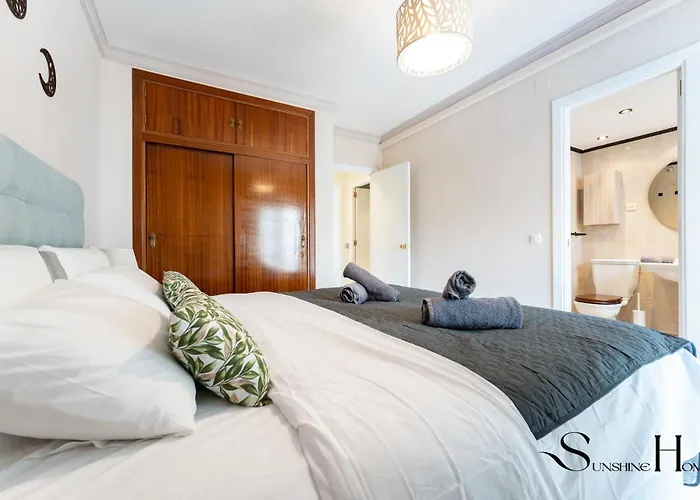 Perfect Location 3 Bedrooms 2 Bath, Parking, Pool アパート *