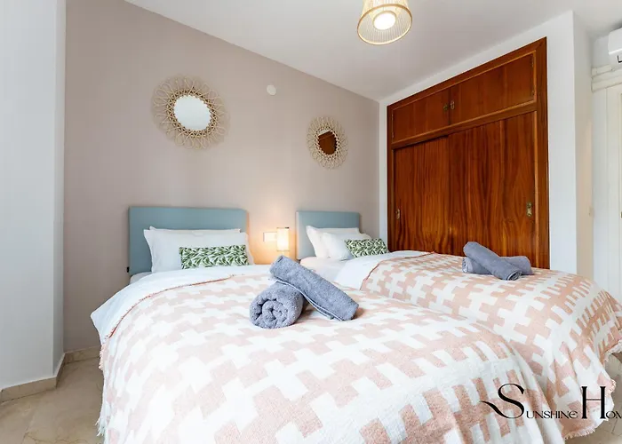 Perfect Location 3 Bedrooms 2 Bath, Parking, Pool フエンヒロラ