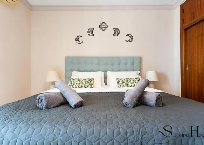 Perfect Location 3 Bedrooms 2 Bath, Parking, Pool アパート フエンヒロラ