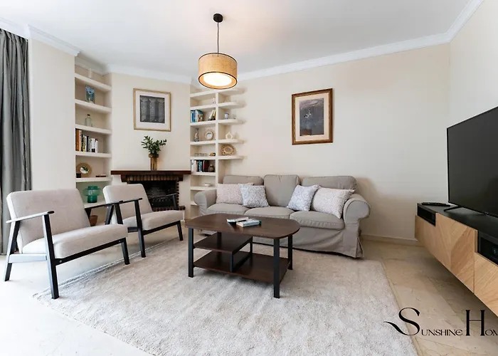 Perfect Location 3 Bedrooms 2 Bath, Parking, Pool フエンヒロラ